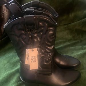 Nice comfortable black cowboy boots. Madden NYC with a zipper